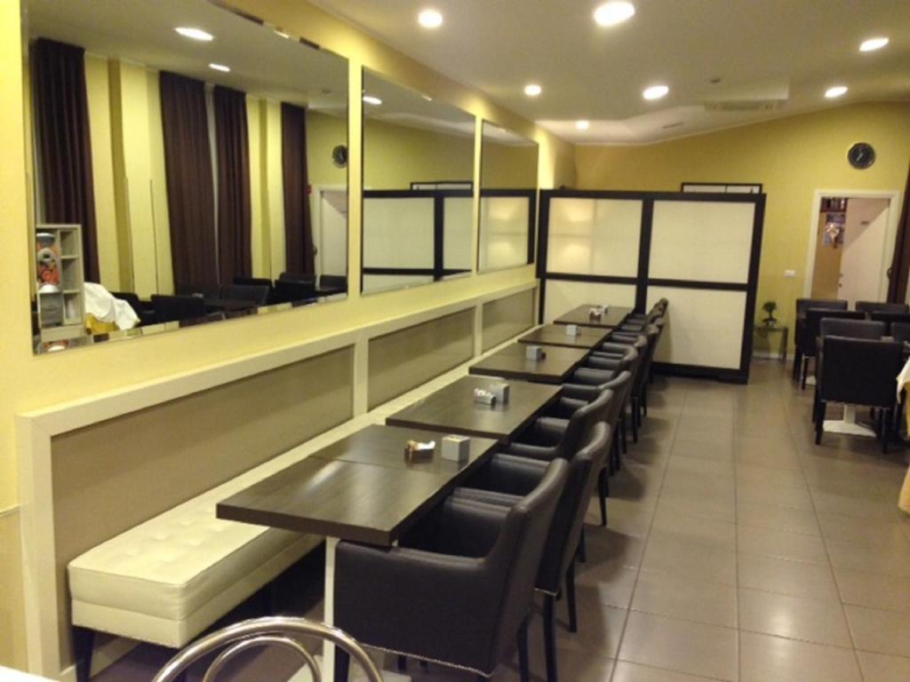 Hotel Ferton มิลาน ภายนอก รูปภาพ